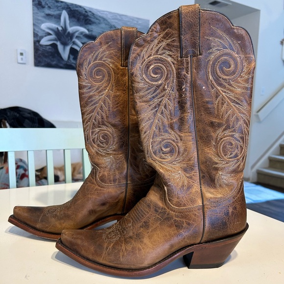 Justin boots, women’s size 9, very little wear, barely worn outside - Picture 1 of 3